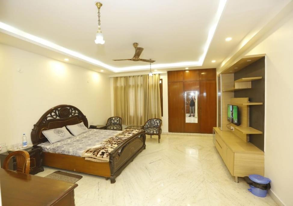 Wind - Bhikaji Cama Place